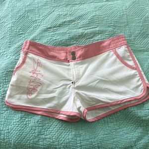 Salt life shorts NWOT never worn with zipper and snap closure.